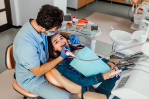 cosmetic vs. restorative dentistry which one fixes a chipped or discoloured tooth