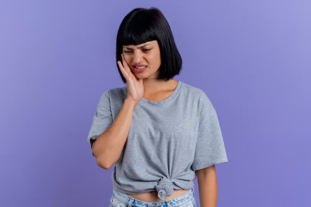 how to manage pain and discomfort after a tooth extraction