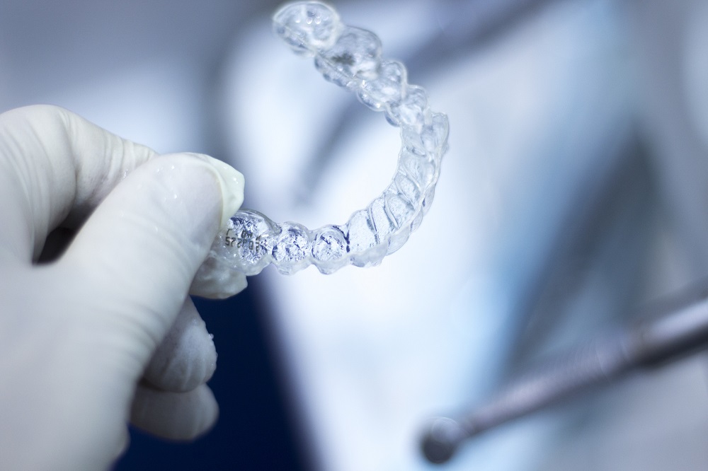 some advantages and disadvantages of Invisalign